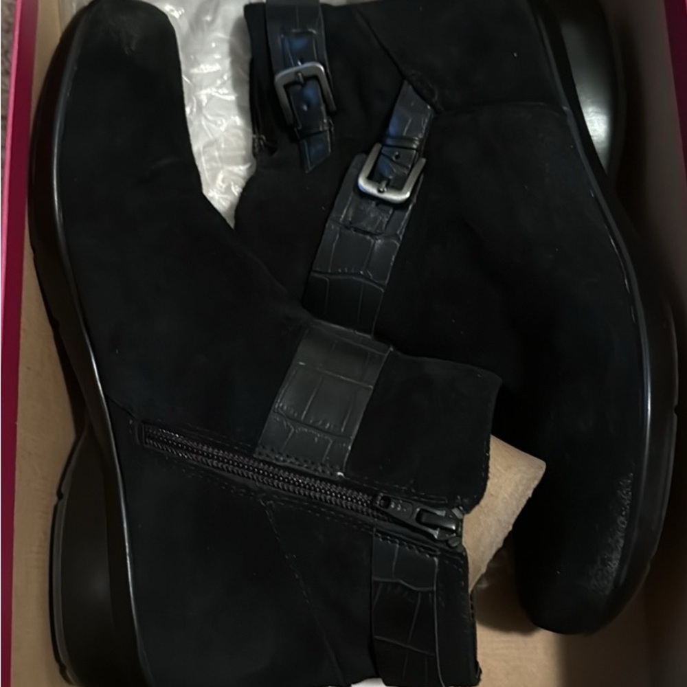 Naturalizer Women’s Black Suede Boots Size 7